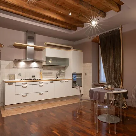 Napule...e Apartamento *